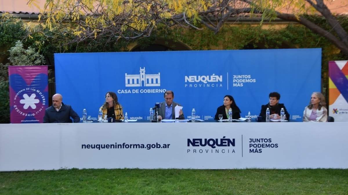 María Eugenia Ferraresso y demás autoridades, al anunciar los datos. Fuente: (Javier Manzano)