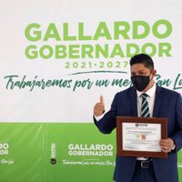 "Se acabaron los fifís y los chairos", dice Ricardo Gallardo al recibir su constancia de mayoría