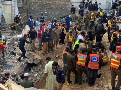 Atentado suicida en una mezquita deja 32 muertos y 150 heridos