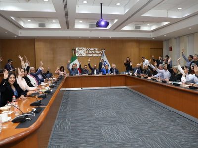 Kenia López y Cabeza de Vaca encabezan la lista de candidatos a diputados por el PAN