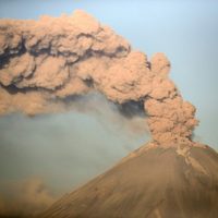 Alerta máxima en México tras la erupción del volcán Popocatépetl