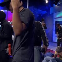 Encapuchados toman canal de televisión en Ecuador en una transmisión en vivo