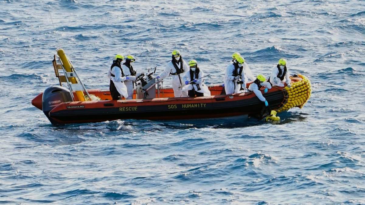 Esta imagen, publicada por SOS Humanidad el lunes 16 de marzo de 2026 y tomada el 3 de febrero de 2026, muestra operaciones de rescate en el mar Mediterráneo, una de las rutas migratorias más mortíferas del mundo