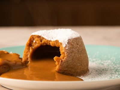 Volcán de dulce de leche: así podés preparar la versión económica del postre que aman muchos argentinos
