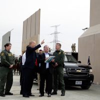 Trump supervisa prototipos de muro; 'hay candidatos en México que no son tan buenos”, dice