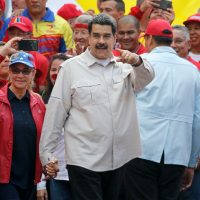 Maduro pide a AMLO reactivar diálogo neutral y Guaidó anuncia cumbre mundial