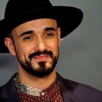 ¡Ni lerdo ni perezoso! A Abel Pintos lo fotografiaron con su novia ¡haciendo esto en público!