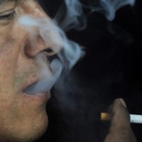 Morena propone elevar $1 peso el precio de cigarros, refresco y alcohol