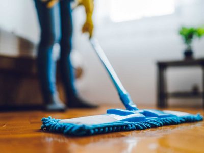 Con un ingrediente y sin fregar: eliminá las manchas más rebeldes de tus pisos en solo 5 minutos