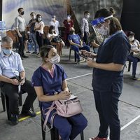 Preocupante aumento de casos de coronavirus: volvieron a superar los 13 mil