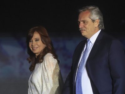 "Un momento difícil para la historia": el mensaje de Alberto y Cristina Fernández por el 25 de mayo