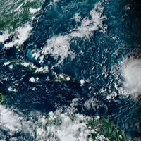 Huracán Lee causa fuertes marejadas en noreste del Caribe en su avance por el Atlántico