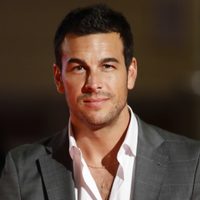 Mario Casas muestra así a su "media naranja". ¡Qué bella!