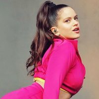 ¡Curvas al aire! Rosalía con leggins tan ajustados que marca hasta lo que no se ve... ¡Sale todo!