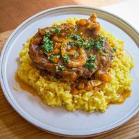 Medallones de osobuco con arroz cremoso: una receta otoñal fácil y deliciosa, para comer como los dioses