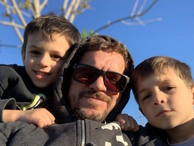 Cuarentena creativa en Cipolletti: la canción para los abuelos que es viral. Mirá el video