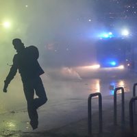 Policía italiana lanza gas lacrimógeno durante protestas en Juegos Olímpicos
