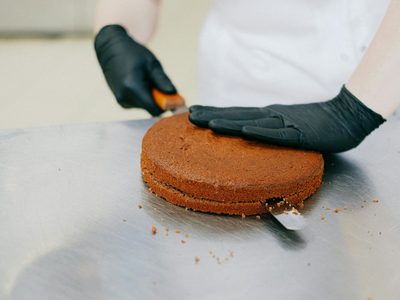 Bizcocho de chocolate al microondas: el postre fácil y rápido que tenés que probar cuando no querés usar el horno