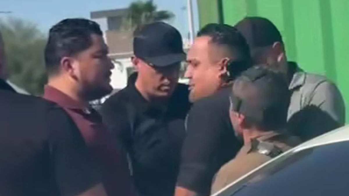 Momento de la captura de un policía en Mexicali, Baja California