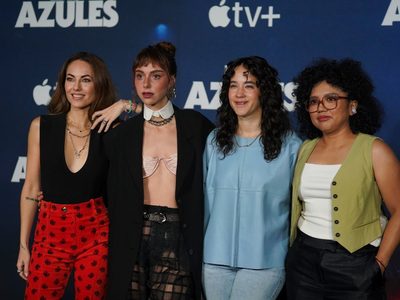 "Las Azules" revive historia de mujeres policías pioneras de México