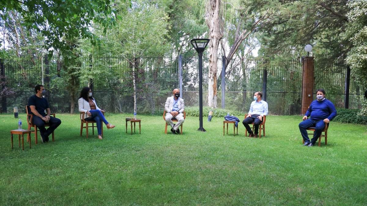 Omar Gutiérrez junto al presidente de la CALF, Darío Lucca y demás autoridades. Fuente: (Twitter)