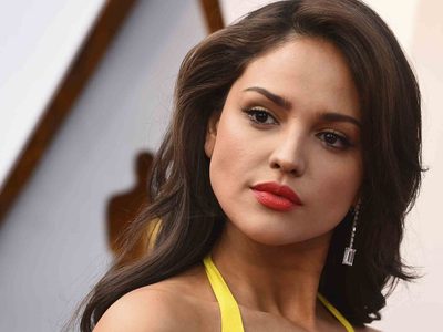Sin palabras: Eiza González celebró el día del beso... ¡con otra famosa mujer!