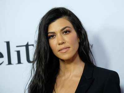 Kourtney Kardashian “se libera” en su más reciente trabajo como modelo
