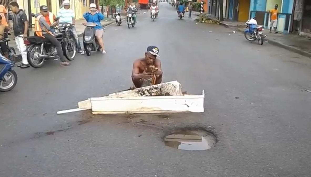 Un hombre desentierra a su madre porque lo dejó sin herencia en República Dominicana