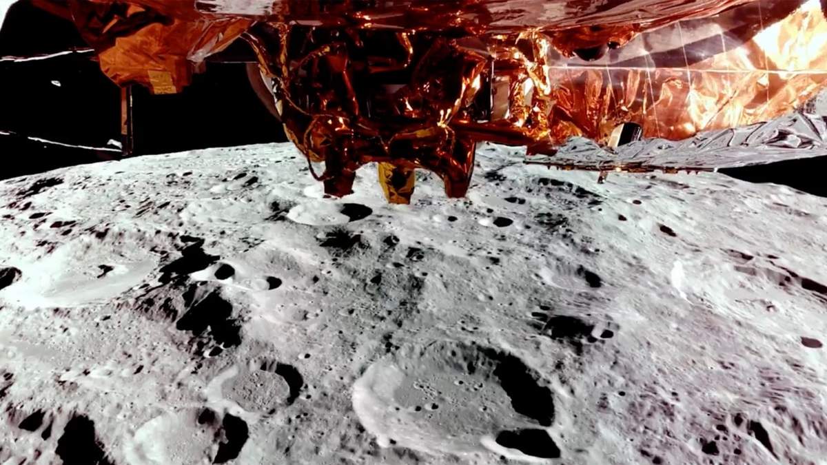 El módulo lunar privado Blue Ghost tras alunizar con experimentos para la NASA, el domingo 2 de marzo de 2025