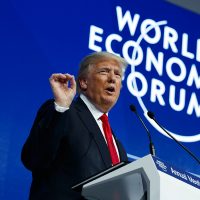 Trump defiende en Davos su proteccionismo: "cuando EU crece, también lo hace el mundo"