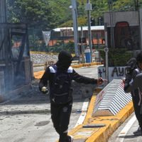 Normalistas toman casetas de cobro para protestar por la desaparición forzada de sus 43 compañeros