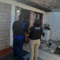 Detuvieron en Puerto Madryn a la pareja que hirió a los empleados de un hipermercado de Neuquén