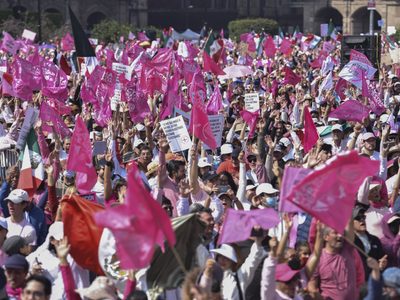 “No nos estamos chupando el dedo”: AMLO cuestiona que Marea Rosa sea independiente