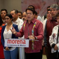 Irregularidades, acarreos, compra de votos y violencia empañan el proceso interno de Morena