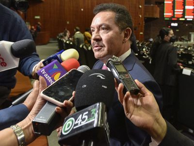 Mier Velazco se desborda: reconoce a Moreira, “Alito” y llama “valiente” a Yolanda de la Torre