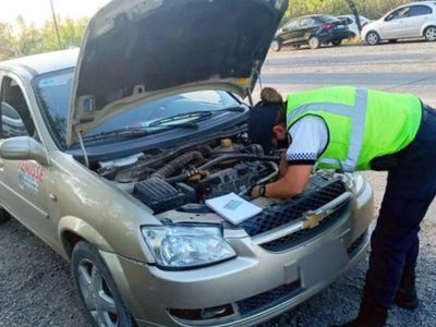 Un taxista trabajaba en Cinco Saltos con un auto robado