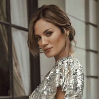Paula Chaves se suma a la moda con un original conjunto que marca tendencia este otoño