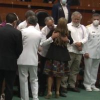 Funcionarios de Salud comparecen en el Senado... y López-Gatell asiste a toma de Evelyn Salgado