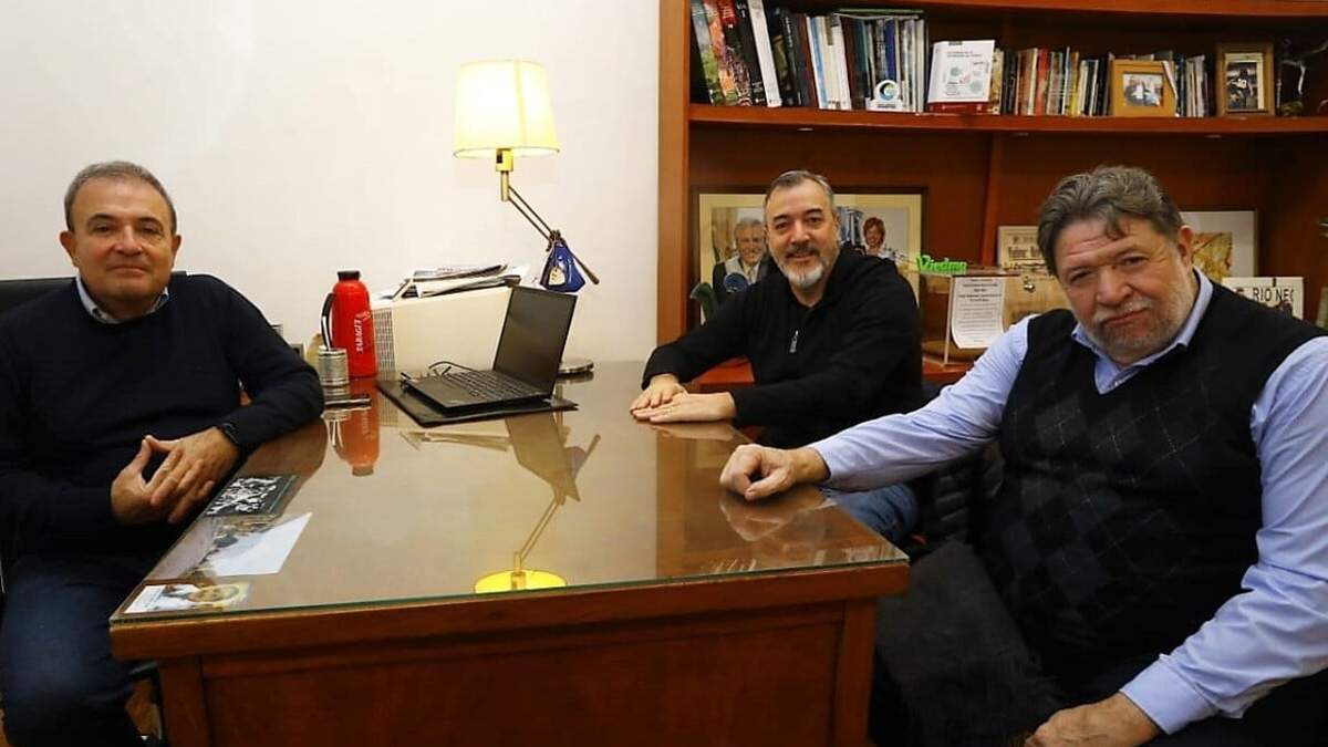 Los referentes de UP, Claudio Lozano y Rodolfo Aguiar, se reunieron con el intendente Pedro Pesatti en Viedma. Fuente: (UP)