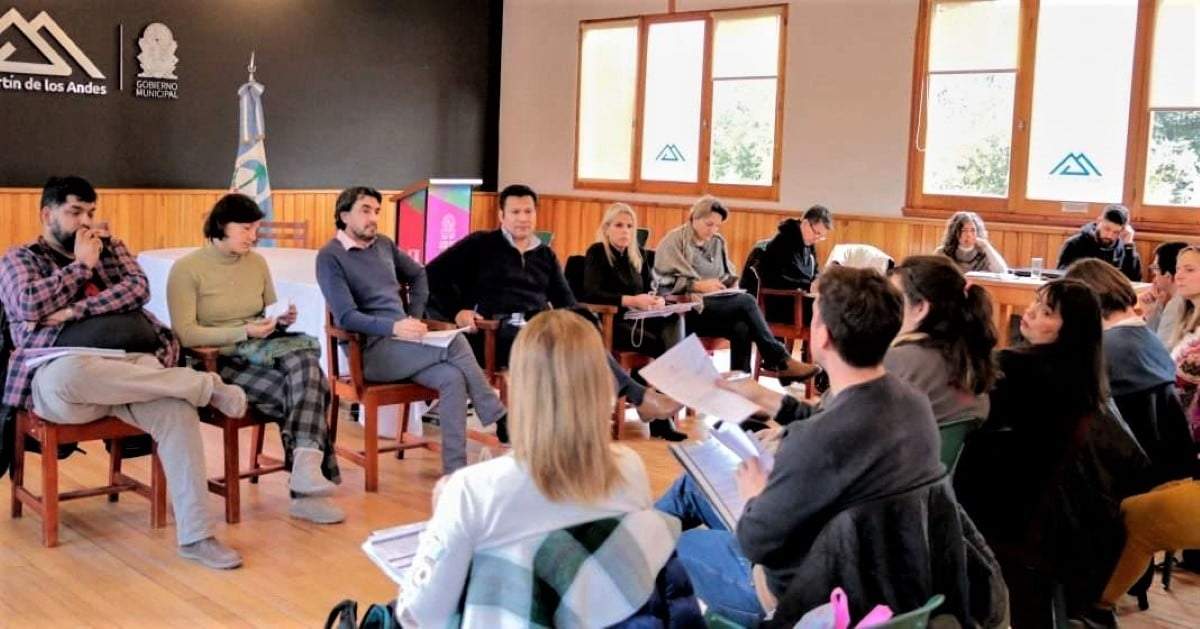 Reunión de la Mesa Técnica de Seguimiento de Mantenimiento e Infraestructura Escolar. Fuente: (Gobierno de Neuquén)