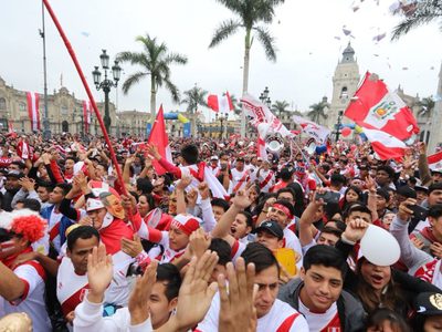 Peruanos festejan en Lima regreso al Mundial después de 36 años
