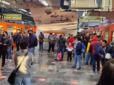 Falla la Línea 3 del Metro en hora pico; reclaman a Sheinbaum por las marchas y giras