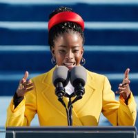 Ella es Amanda Gorman, la poetisa que iluminó el primer día de la era Biden
