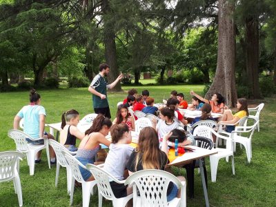 La Ciudad propuso volver a clases "en plazas, parques y calles"