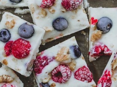 Lajas de yogurt y frutos: una receta fresca, deliciosa y perfecta para comer ese snack sin culpas