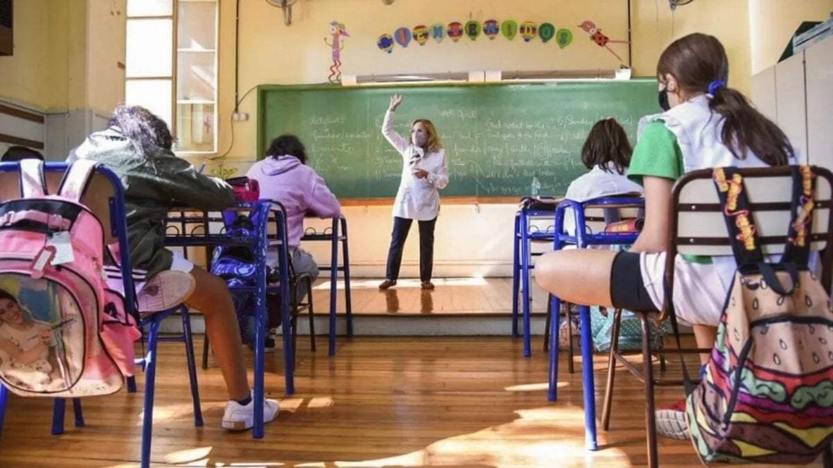 Los docentes cerraron las paritarias con un incremento del 45.45%. Fuente: (Twitter)