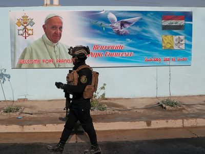 En medio de una pandemia, Francisco viaja a un Irak sin paz