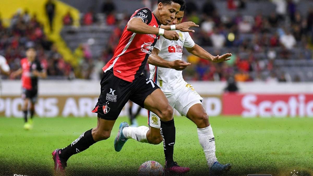 El partido entre Atlas y Olimpia en el Estadio Jalisco