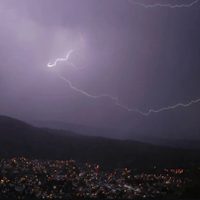 La cordillera de Neuquén bajo alerta amarilla por tormentas eléctricas y vientos fuertes
