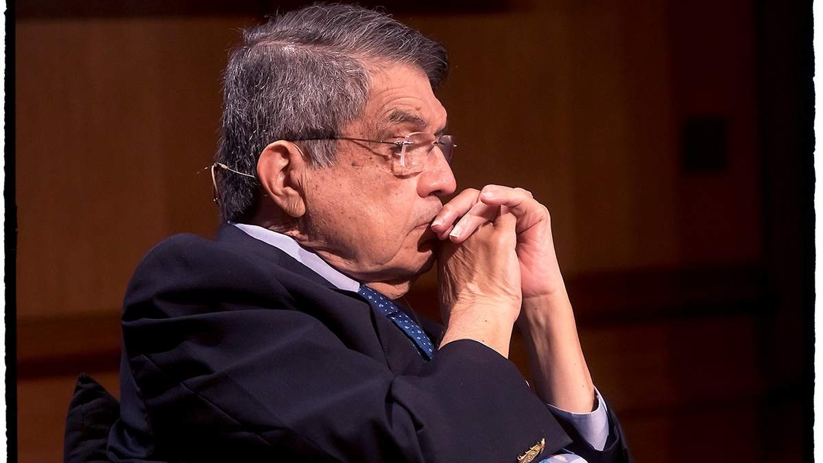 El escritor durante la presentación de La escritura de Leonardo Padura
